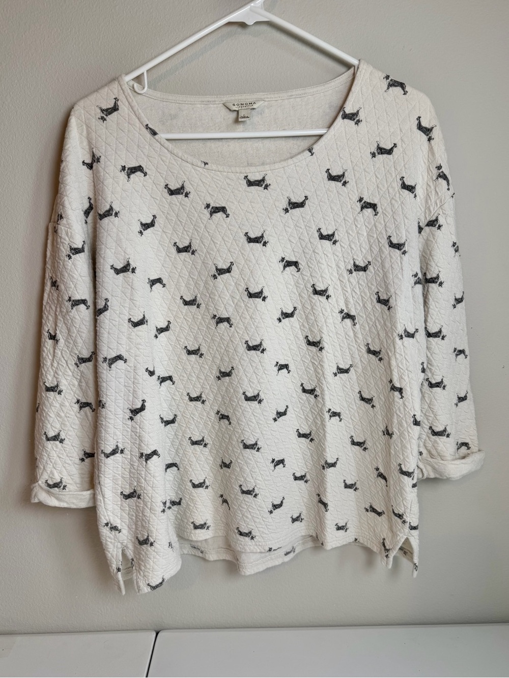 Sonoma White Quilted Long Sleeve Top with Black Dog Print